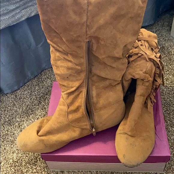 Golden brown boots - Picture 3 of 3